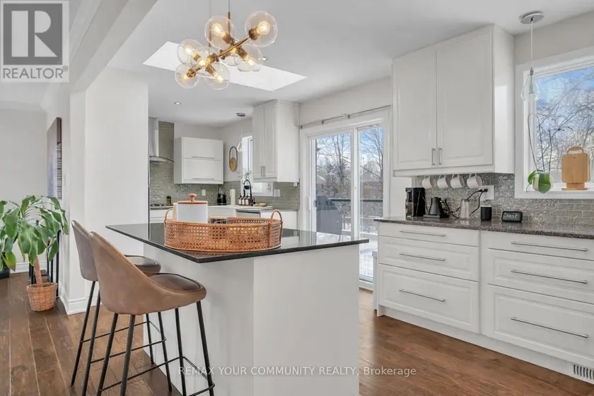 Detached at 92 SANDRINGHAM DRIVE, Barrie