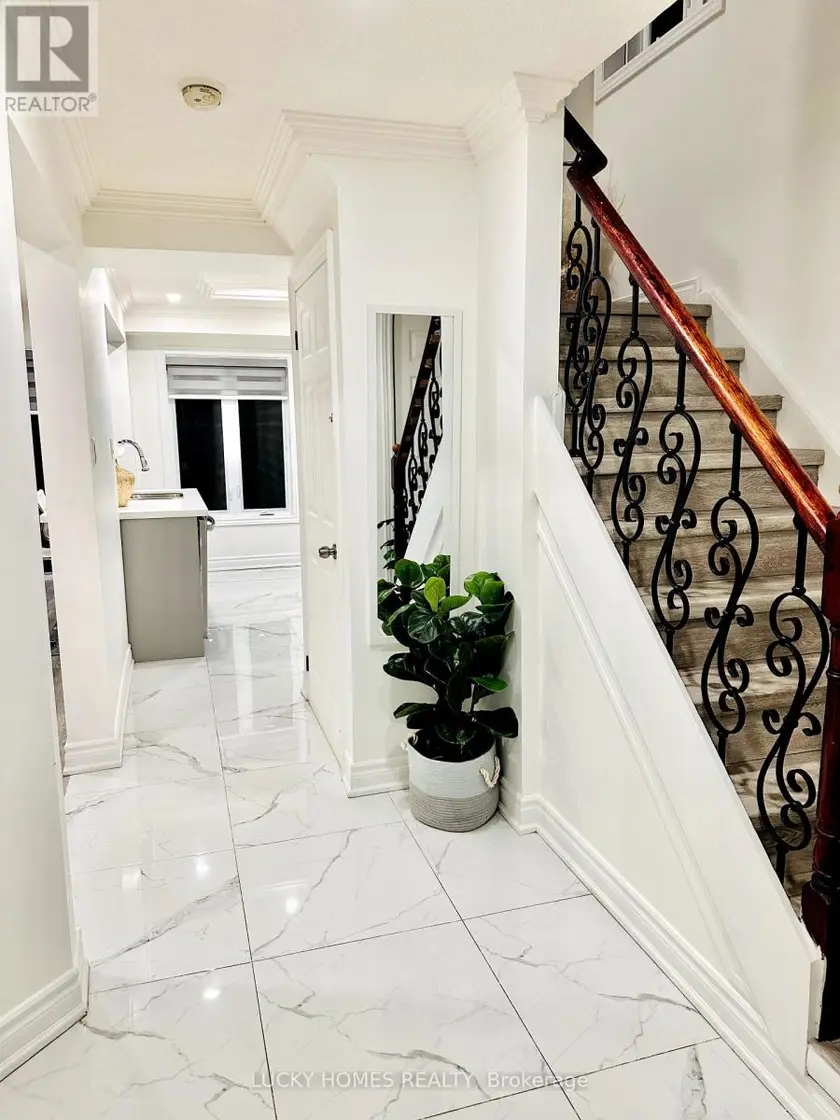 Detached at 39 LAIDLAW DRIVE, Barrie