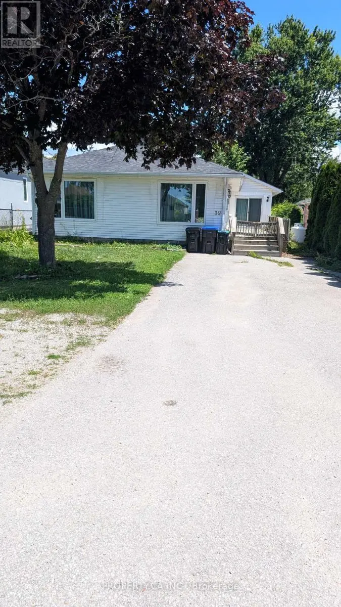 Detached at 39 LAKE AVENUE, Ramara