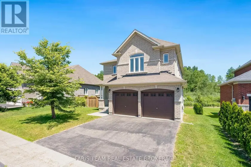 Detached at 33 PEARL STREET, Wasaga Beach