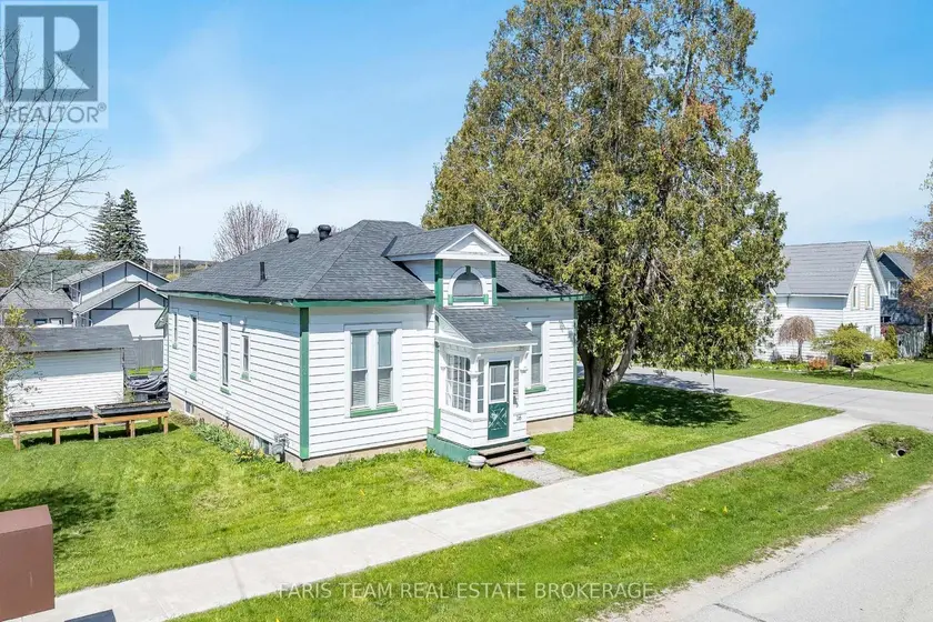 Detached at 16 PEEL STREET, Penetanguishene