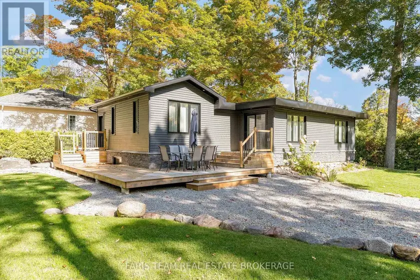 Detached at 1720 TAY POINT ROAD, Penetanguishene