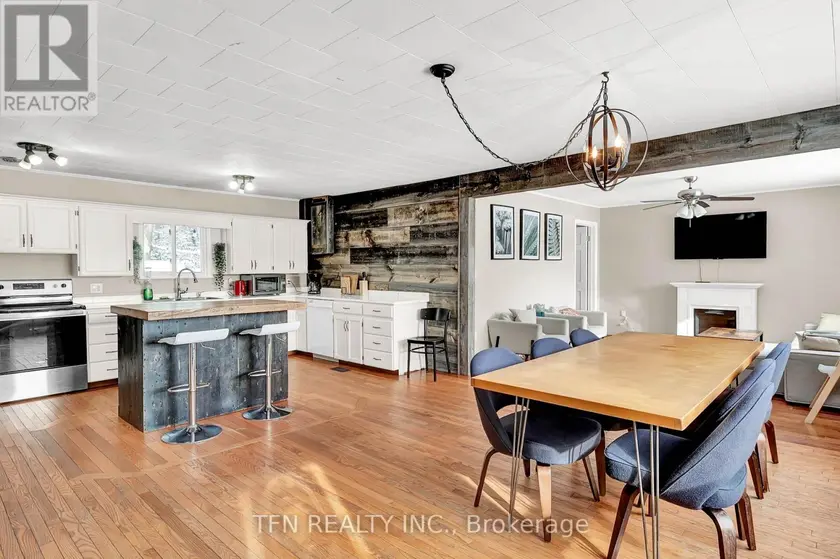 Detached at 322 CONCESSION ROAD W, Tiny