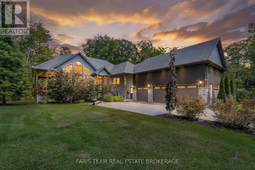 Detached at 7 DUQUETTE COURT, Tiny