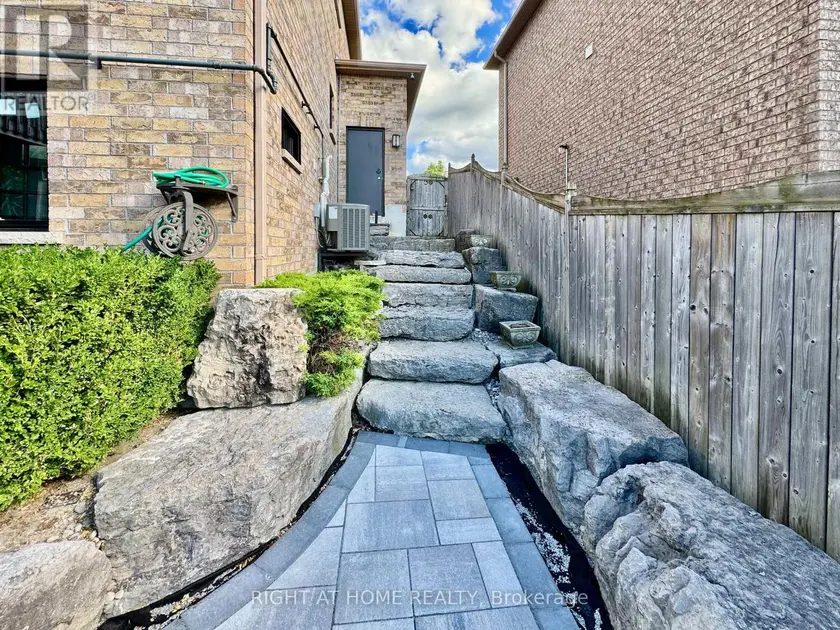 Detached at LOWER - 20 PRINCE OF WALES DRIVE, Barrie