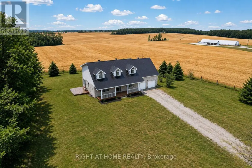 Detached at 6435 12/13 STAYNER SIDE ROAD, Clearview