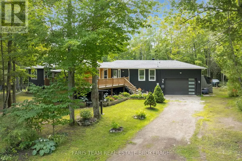 Detached at 8 JOLIET CRESCENT, Tiny