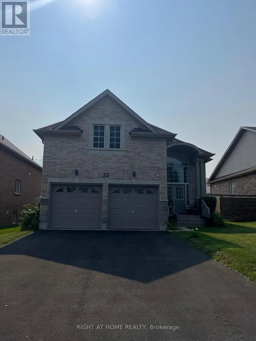 Detached at 32 MIDDLETON DRIVE, Wasaga Beach