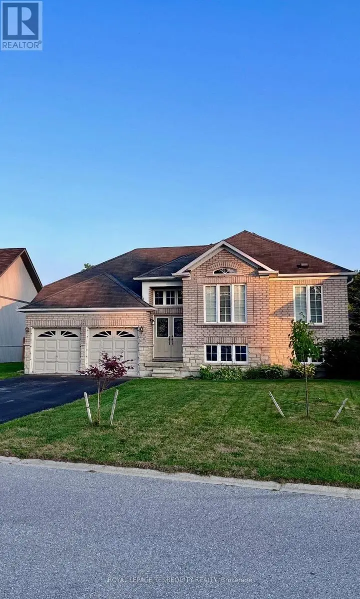 Detached at 55 REGINA BOULEVARD, Wasaga Beach