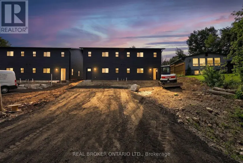 Multiplex at #1 - 436 5TH AVENUE, Tay