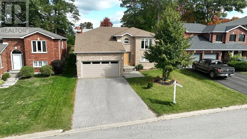 Detached at 139 WAWINET STREET, Midland