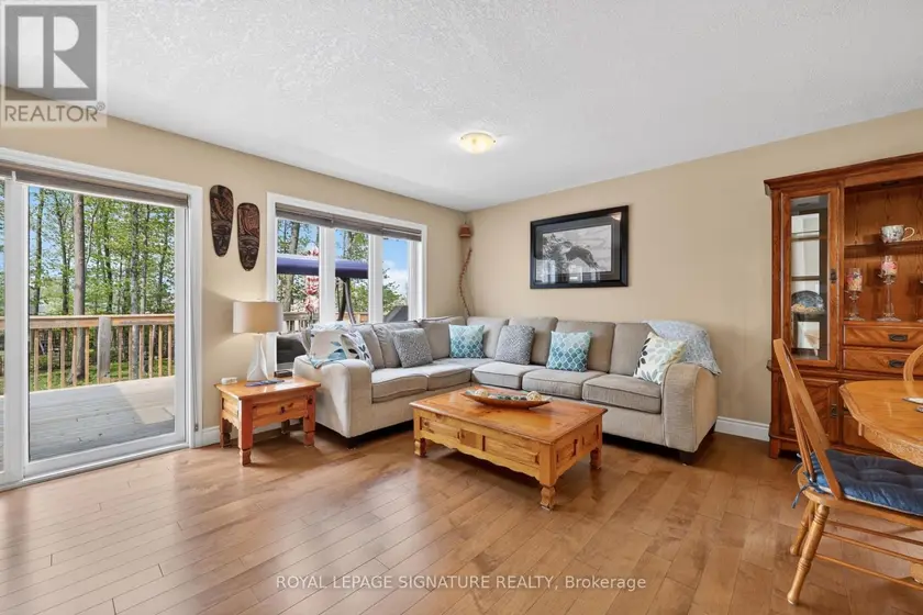 Detached at 22 HUNTER AVENUE, Tay