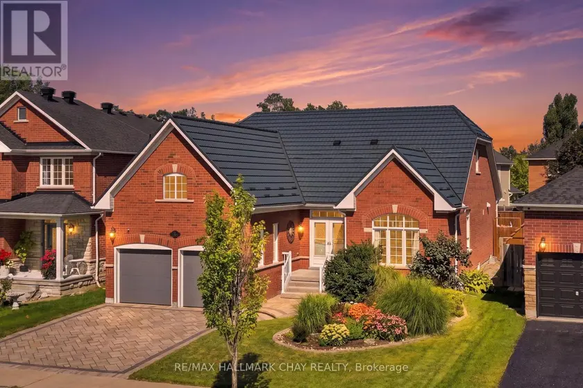 Detached at 167 THE QUEENSWAY, Barrie