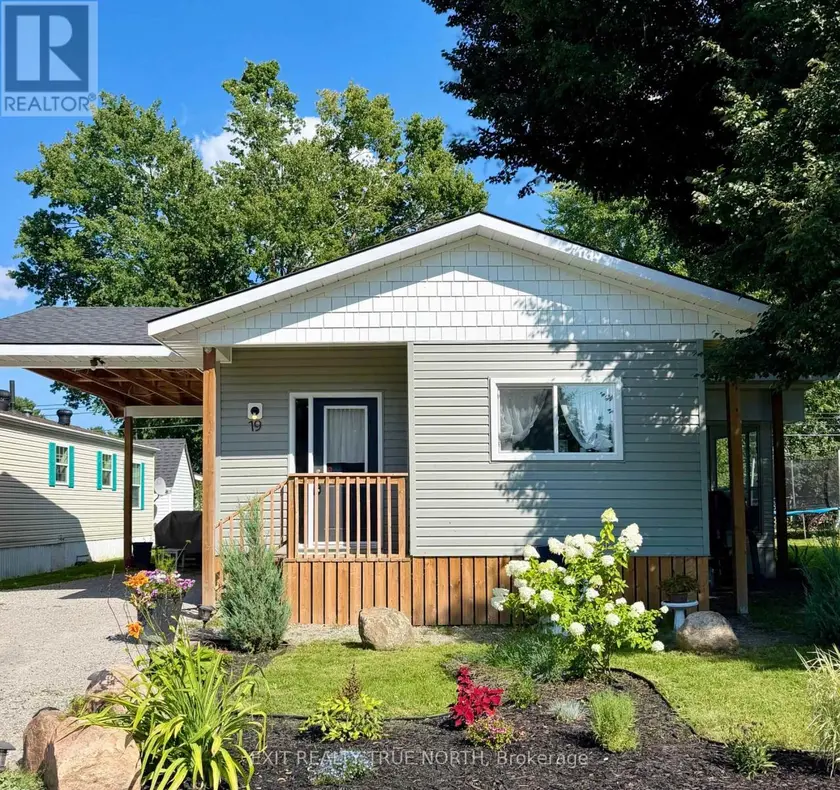 Detached at 19 VICS ROAD, Midland