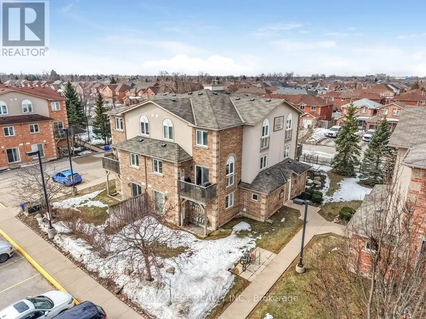 Townhouse at 4 - 17 CHELTENHAM ROAD, Barrie
