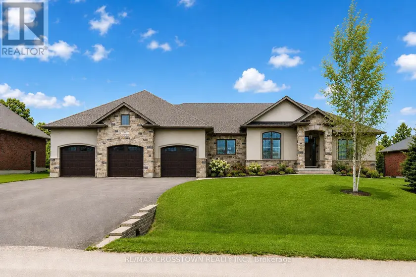Detached at 25 MENNILL DRIVE, Springwater