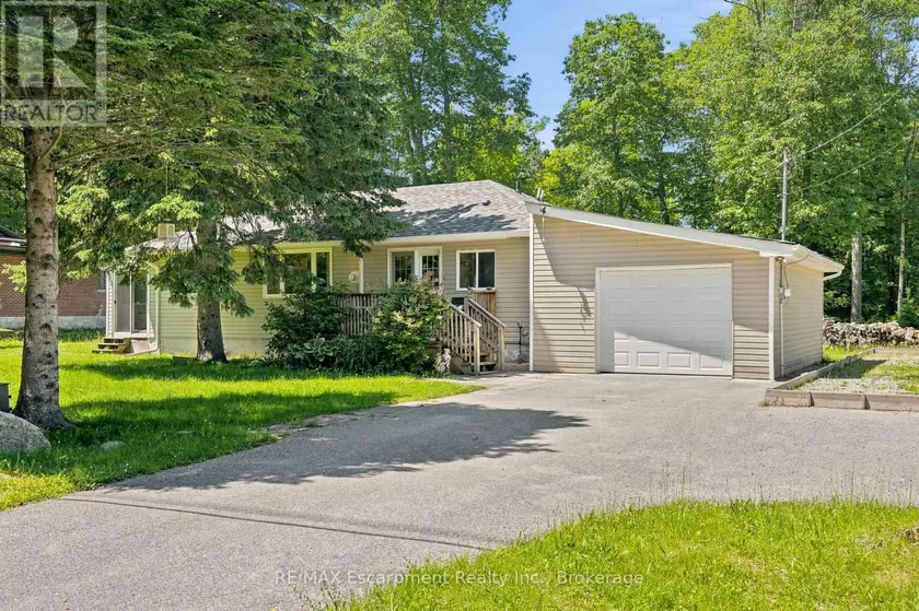 Detached at 16 HIAWATHA ROAD, Tiny