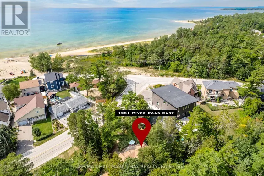 Detached at 1221 RIVER ROAD E, Wasaga Beach