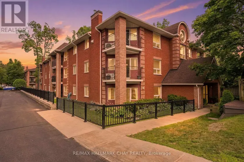 Apartment at 201 - 131 CLAPPERTON STREET, Barrie