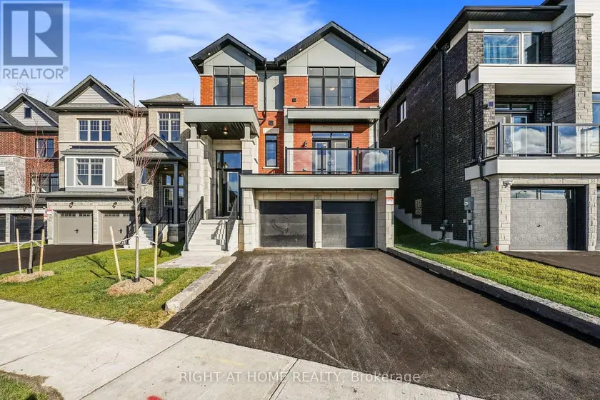 Detached at 53 BEARBERRY ROAD, Springwater