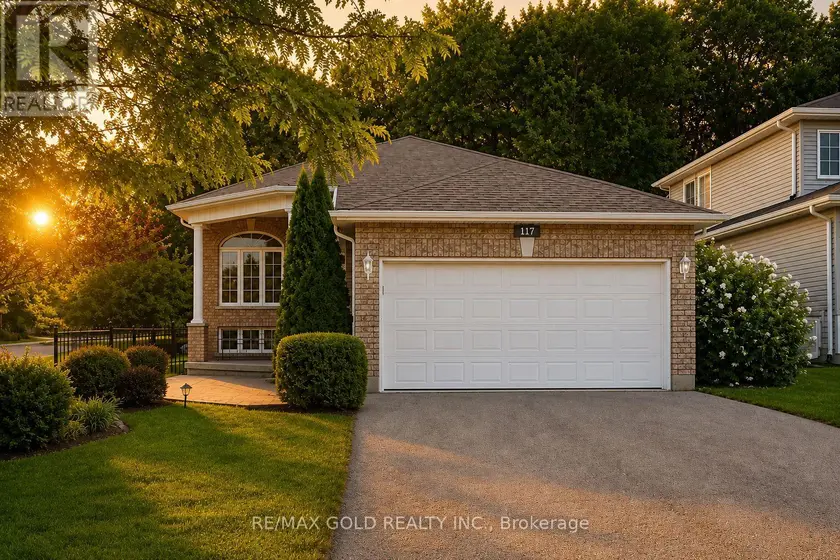 Detached at 117 WAWINET STREET, Midland