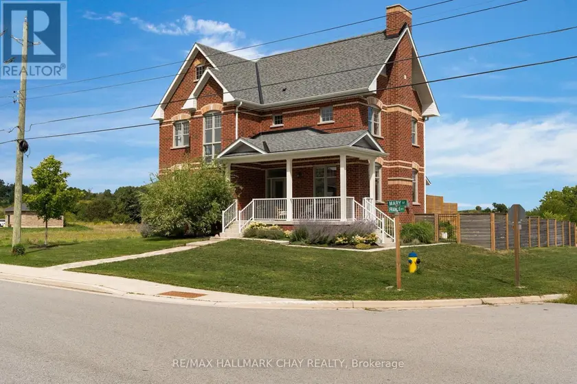Detached at 46 FRANCIS STREET E, Clearview