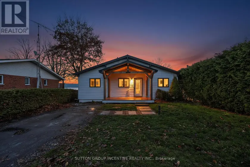Detached at 211 MOON POINT DRIVE, Oro-Medonte