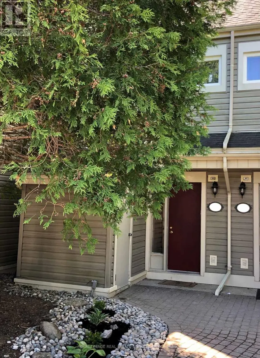 Townhouse at 6 - 466 OXBOW CRESCENT, Collingwood