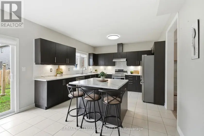 Detached at 215 BRETON STREET, Clearview