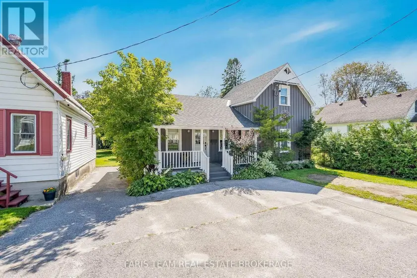 Detached at 337 NOTTAWASAGA STREET, Orillia