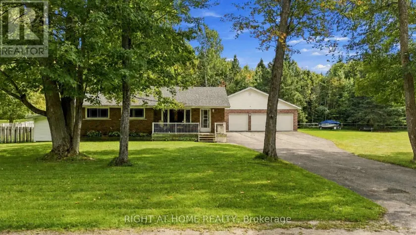 Detached at 1013 TAY POINT ROAD, Penetanguishene