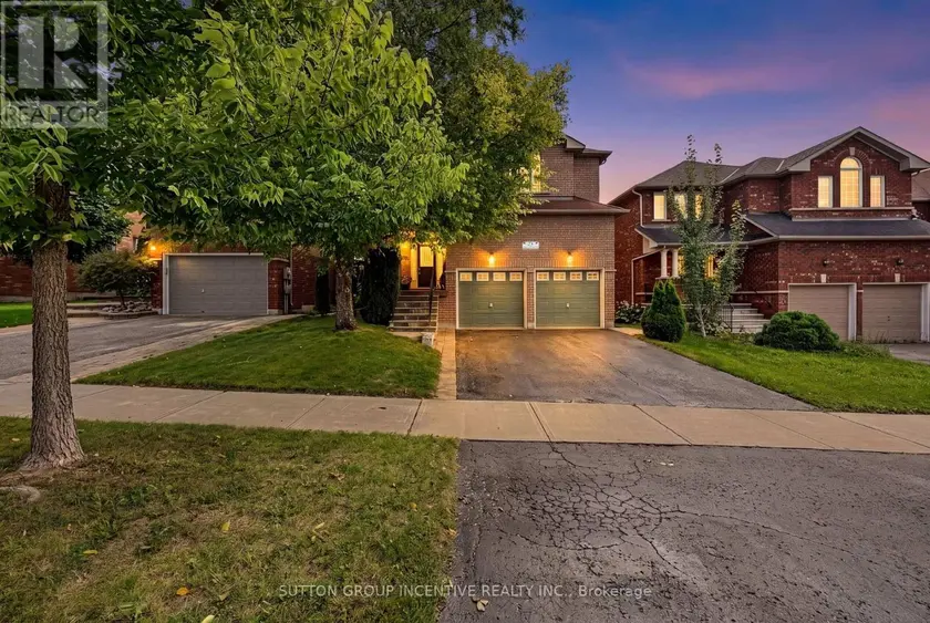 Detached at 23 PRINCE OF WALES DRIVE, Barrie