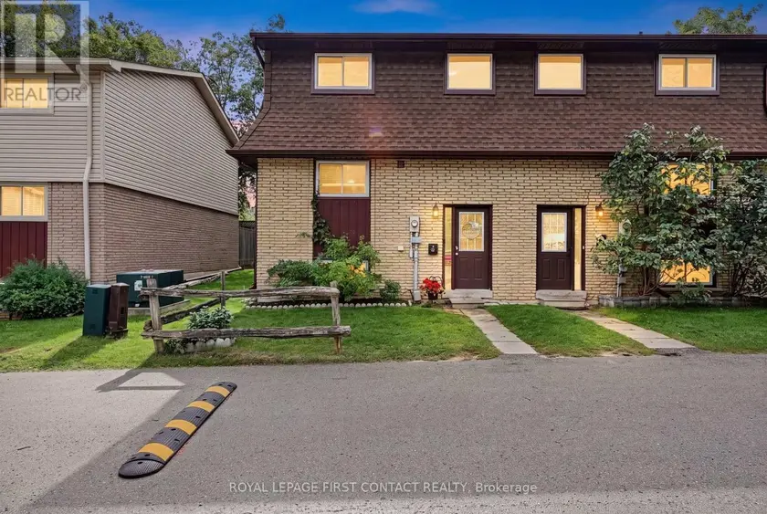 Townhouse at 8 - 233 INNISFIL STREET, Barrie
