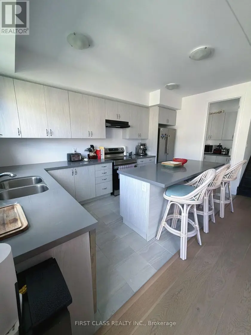 Detached at 24 BARNYARD TRAIL, Barrie