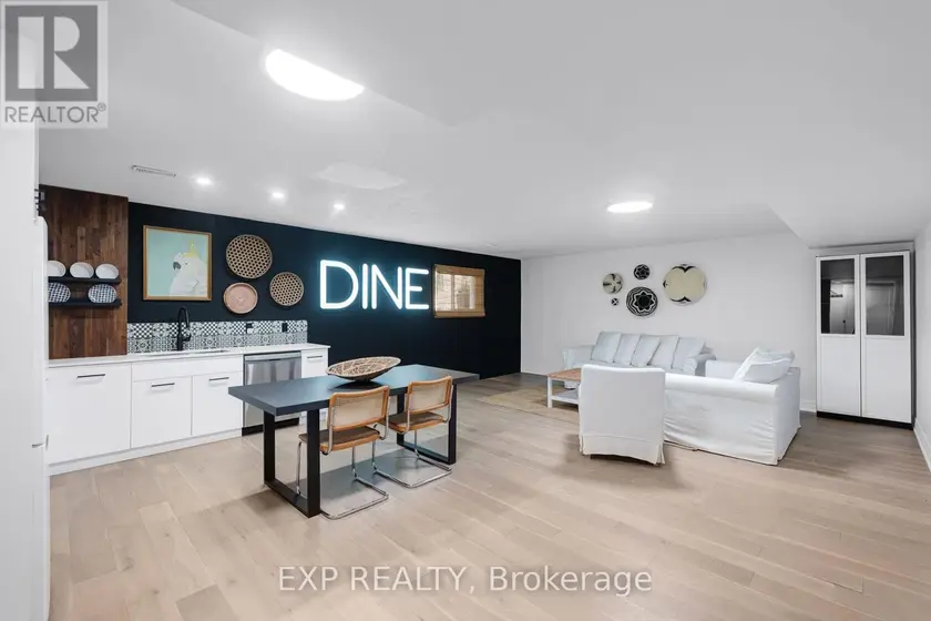 Detached at LOWER - 256 OLD MOSLEY STREET, Wasaga Beach