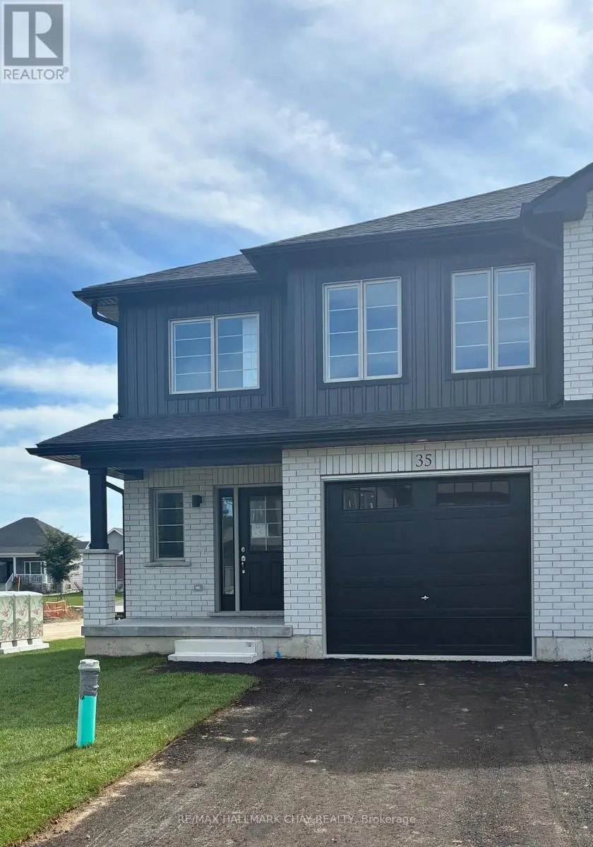 Townhouse at 35 STRATH CRESCENT, Springwater
