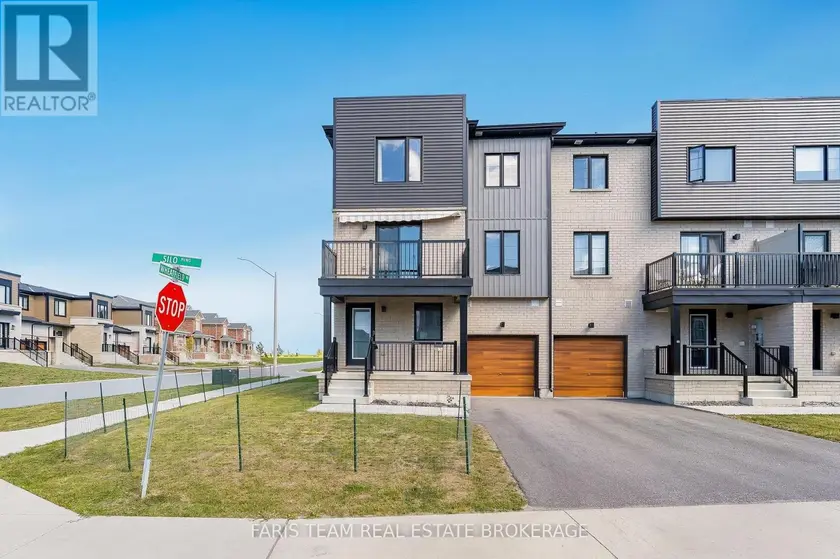 Townhouse at 38 SILO MEWS, Barrie