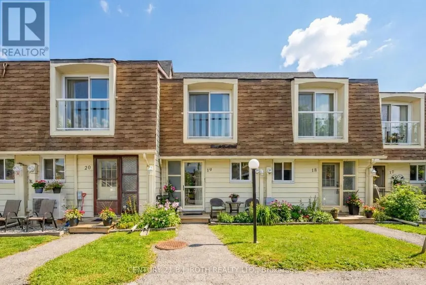 Townhouse at 19 - 4 PARADISE BOULEVARD, Ramara