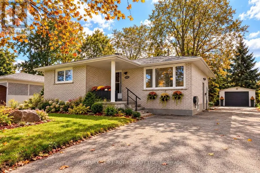 Detached at 5 EAST GATE, Barrie