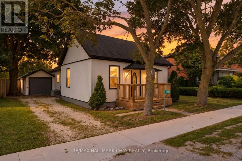 Detached at 7192 26 HIGHWAY, Clearview