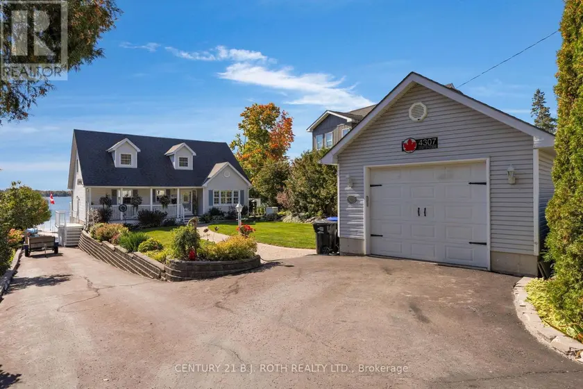 Detached at 4307 ORKNEY BEACH ROAD, Ramara