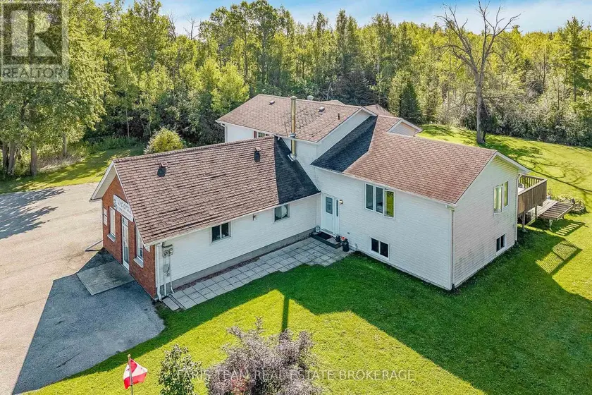 Detached at 8801 BEACHWOOD ROAD, Wasaga Beach
