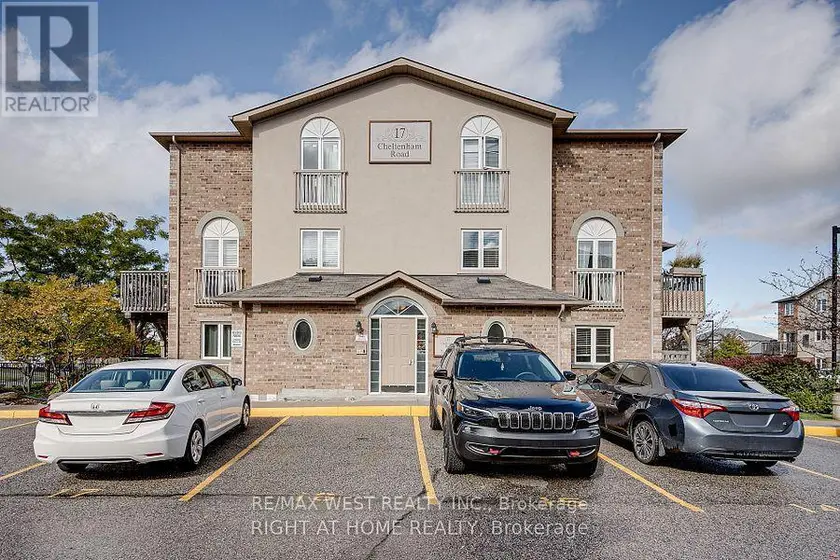 Townhouse at 4 - 17 CHELTENHAM ROAD, Barrie