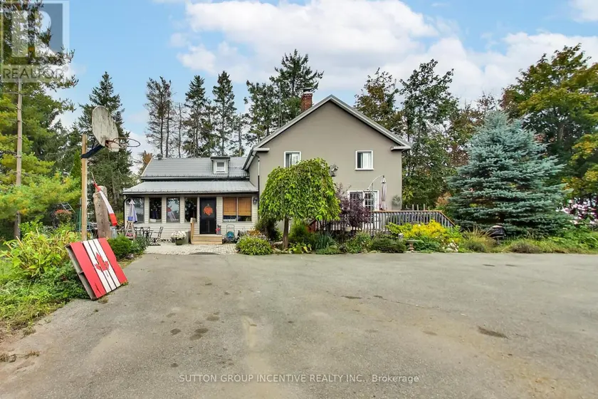 Detached at 1724 PENETANGUISHENE ROAD, Springwater