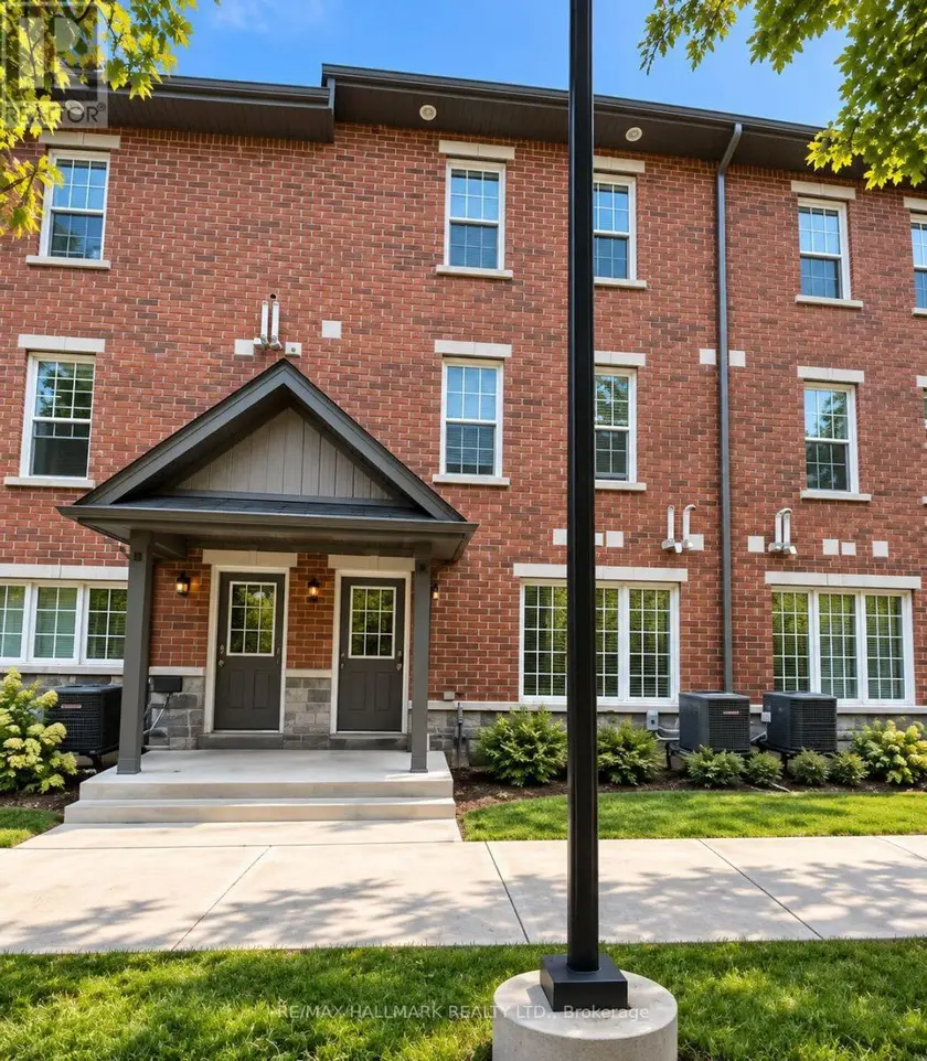 Townhouse at 10 - 242 PENETANGUISHENE ROAD, Barrie