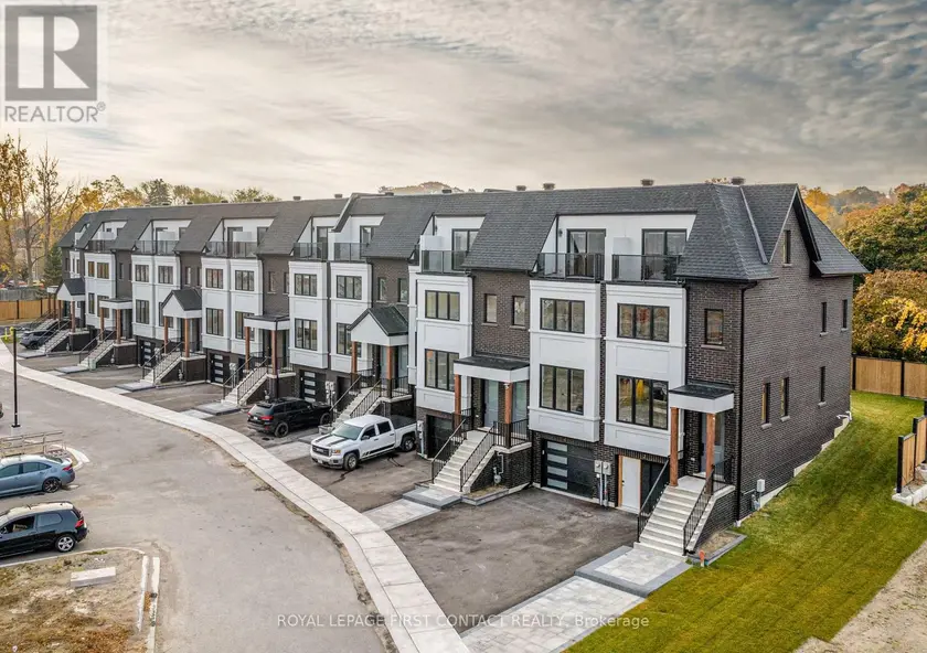 Townhouse at 28 ALDERWOOD LANE, Barrie