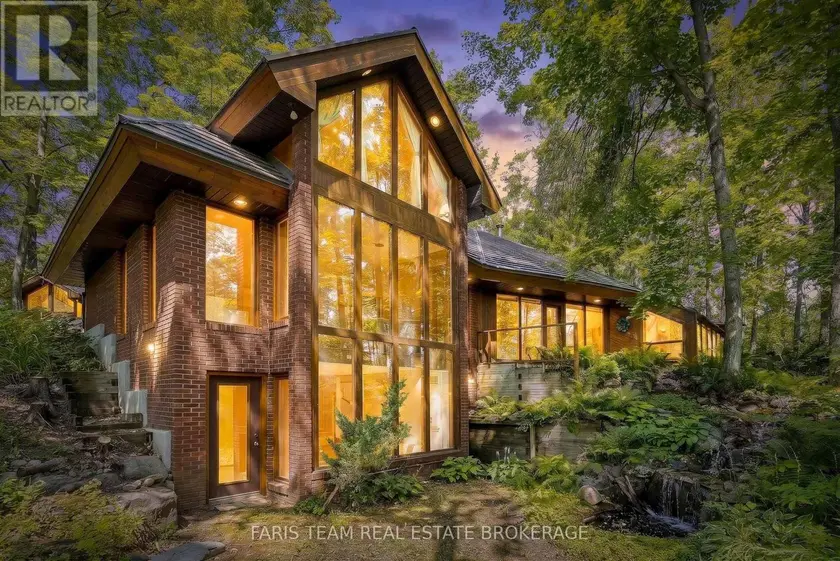Detached at 15 SCOTTDALE DRIVE, Oro-Medonte