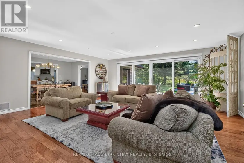 Detached at 98 IDLEWOOD DRIVE, Springwater