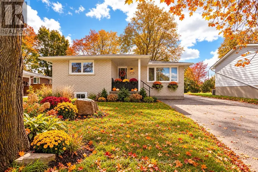 Detached at 5 EAST GATE, Barrie