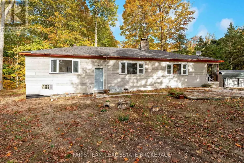 Detached at 14 CHEZ NOUS AVENUE, Tiny